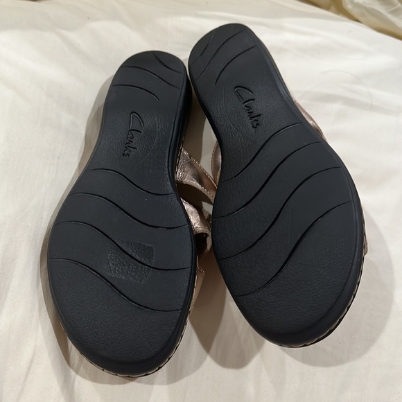 Clarks sandals -  size 10w in metallic rose. - Picture 3 of 3